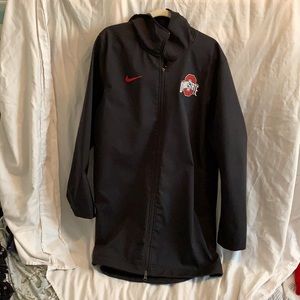 Ohio state Nike dry fit coat. For men or women Great! Very warm. And not bulky.